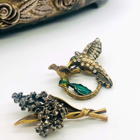 Vintage Signed ART Flower Brooch & Hummingbird Brooch - Picture 8 of 10